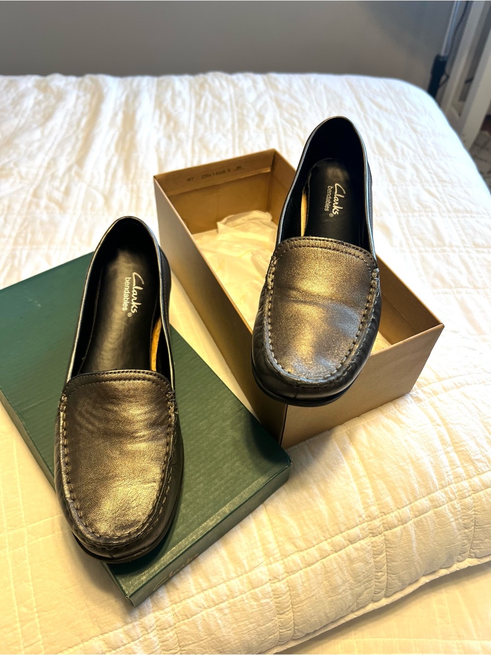 Clarks Bendables Leather Loafers Shoes
Pewter Metallic Moody Gem | Womens 8.5